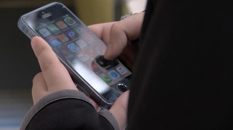 Djeca u BiH zamijenila igračke Facebookom i Instagramom