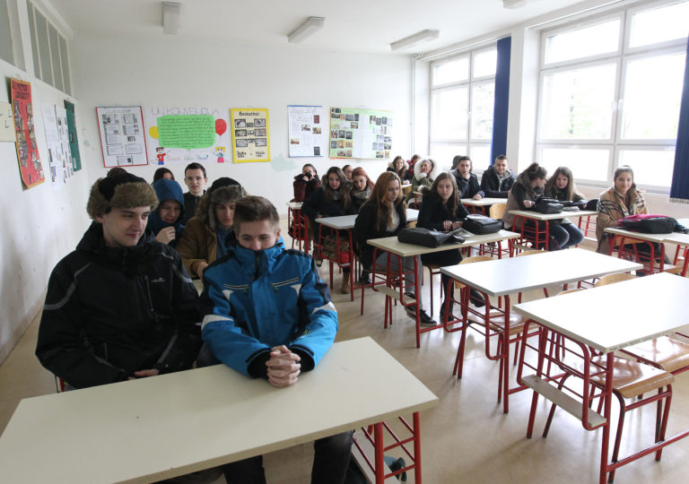 Škole u BiH ostale bez 123.344 učenika