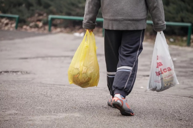 Sve više debelih plastičnih kesa u BiH, pola države ne plaća naknade