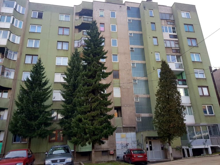 Izdajem atraktivan, namješten, jednoiposoban stan kod škole u Travničkoj ulici (FOTO)