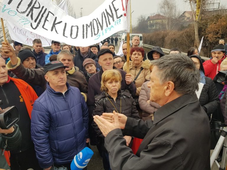 Dočekan aplauzima i ovacijama: Kasumović jedini razgovarao s radnicima “Željezare” Zenica (VIDEO)