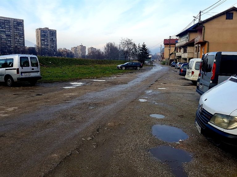 ZENICA | Mještani Bilmišća razočarani: Makadam u centru grada, zaboravljeni od nadležnih (FOTO)