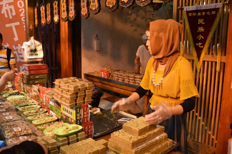 Ramazan u Kini: Tradicionalna jela na iftaru, teravija u džamiji staroj 13 stoljeća