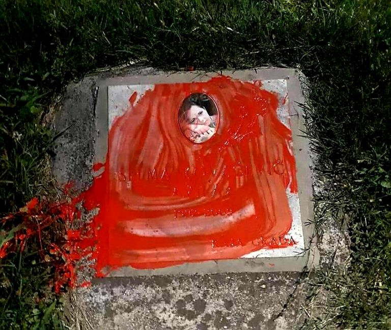ZENIČANI OGORČENI Uništena spomen-ploča Selmi Kovačević