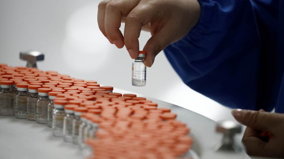 2020 09 24T095523Z 656336895 RC2X4J9IQLSQ RTRMADP 3 HEALTH CORONAVIRUS SINOVAC