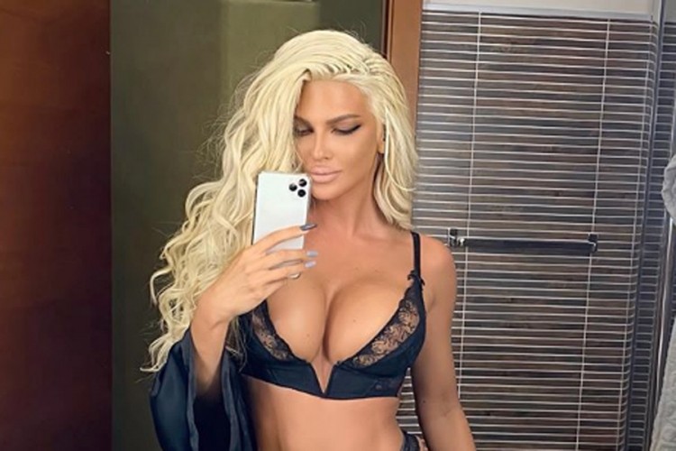 Potpuno gola Karleuša zapalila maštu fanova (FOTO)