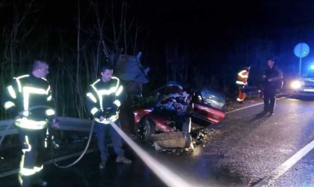 E7B5EF4F 11C9 4990 A9F4 276FEB60C337