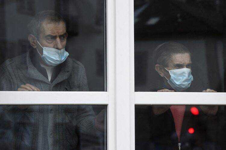 000 8ZT394 750x499 1