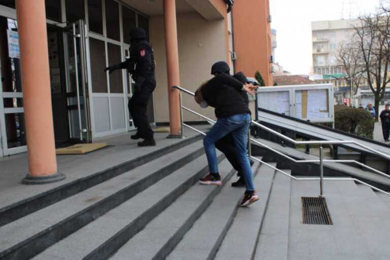 Pljačkaši staricu vezali selotejpom: Bili su u dilemi da li da me ubiju ili ne