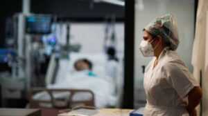 2020 11 17t141904z 866752197 rc225k9eyz45 rtrmadp 3 health coronavirus france hospital 323706 750x421 1