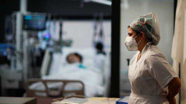 2020 11 17t141904z 866752197 rc225k9eyz45 rtrmadp 3 health coronavirus france hospital 323706 750x421 1