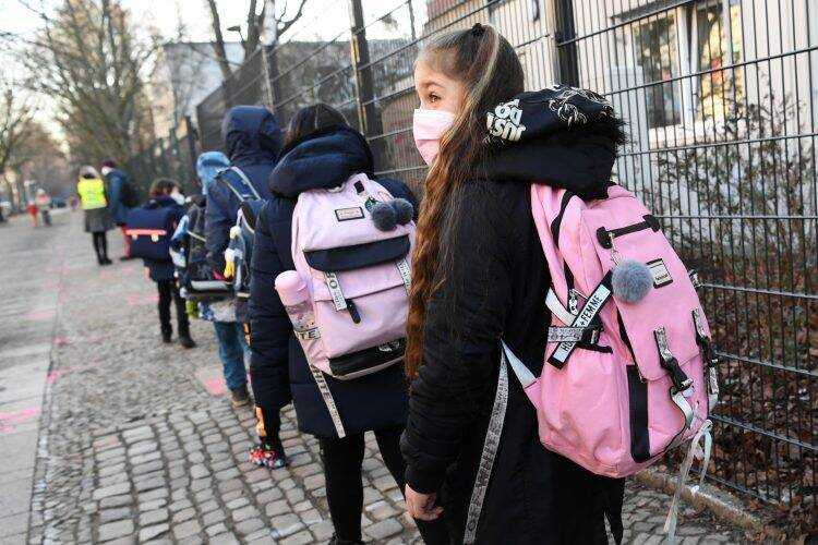 2021 02 22T085310Z 302000765 RC2KXL96IQCT RTRMADP 3 HEALTH CORONAVIRUS GERMANY SCHOOL 750x500 1