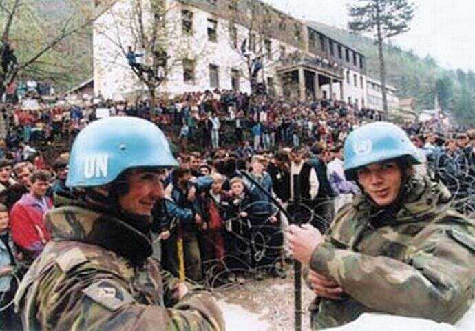 Nizozemski vojnici koji nisu spriječili genocid u Srebrenici bit će “nagrađeni” sa po 5.000 eura
