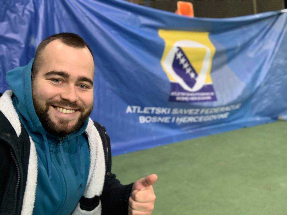 8A1572C1 1A93 4441 AD4E 14CD9058E7A2