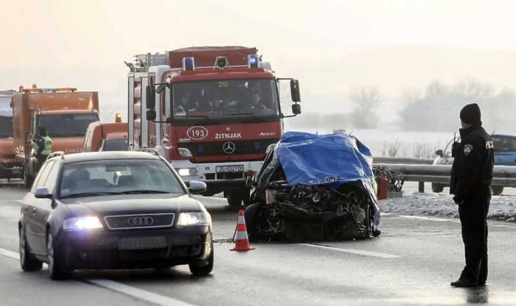 E64EDDAE 34BD 42EB 8E4F E937E0E57FDE