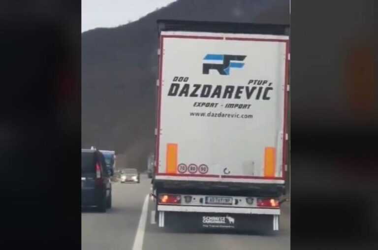 Bahati vozač se zaletio u drugo vozilo preko pune linije: “U sigurnu smrt”