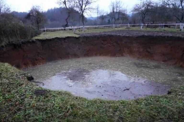 Rupe nastale kao posljedica zemljotresa u Petrinji su veliki problem, moguće uvođenje zabrane kretanja na tom području
