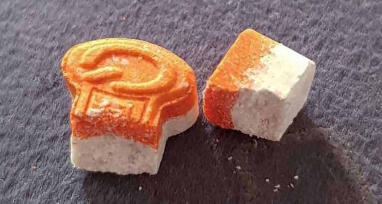 Roditelji zaboravili drogu ecstasy na stolu, jednogodišnjak progutao tabletu i završio u bolnici