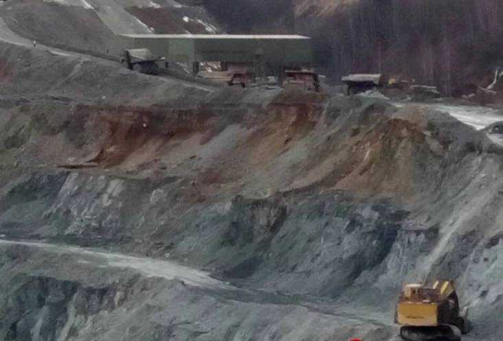 Screenshot 2021 02 22 TRAGEDIJA U MAJDANPEKU Buldozer smrskao rudara u terenskom vozilu Lada Niva