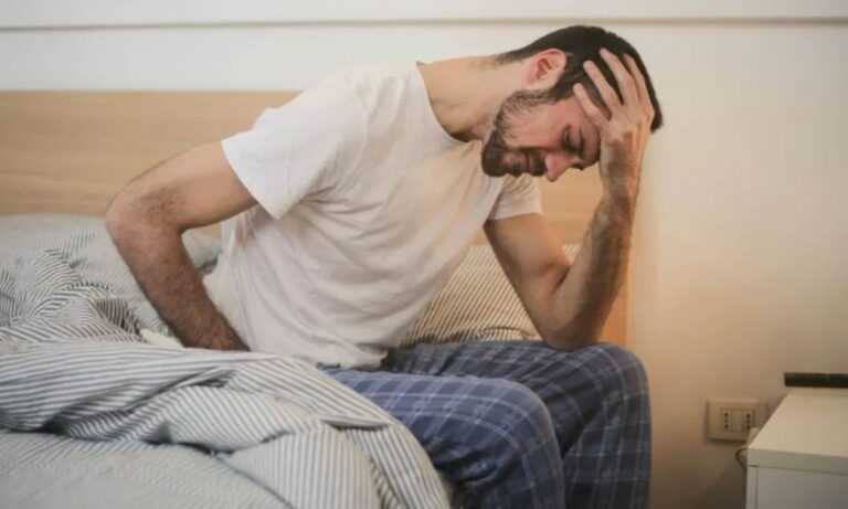 Zašto nas glava boli ujutru nakon buđenja: Ovo je pet mogućih razloga