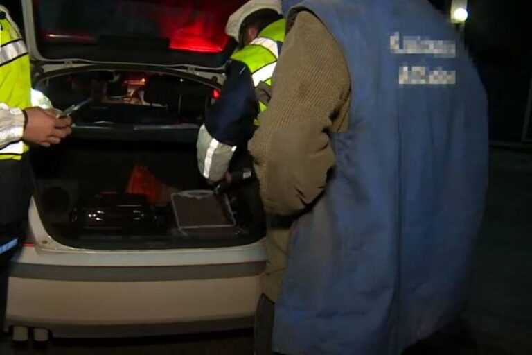 Policajac: Hoćete pristupiti alkotestu; Vozač: Moram nazvati svog velikog jarana, pa ti javim