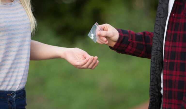 Četiri kilograma kokaina: Uhapšena dva lica u momentu primopredaje droge