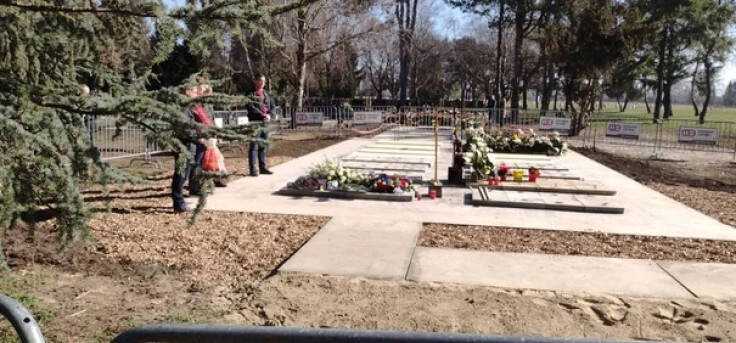 Ispraćaj uz tamburaše: Balašević sahranjen uz pjesmu “Olivera”