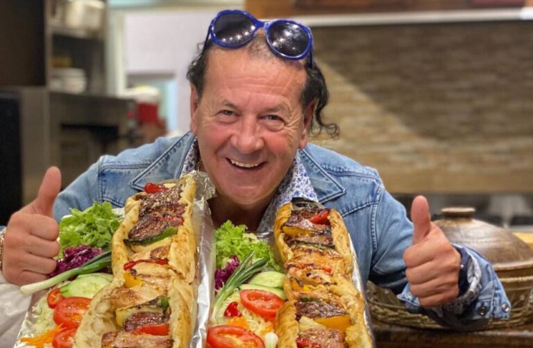 SVAKA ČAST: Sejo Brajlović danas sve goste časti u njegovom poznatom restoranu