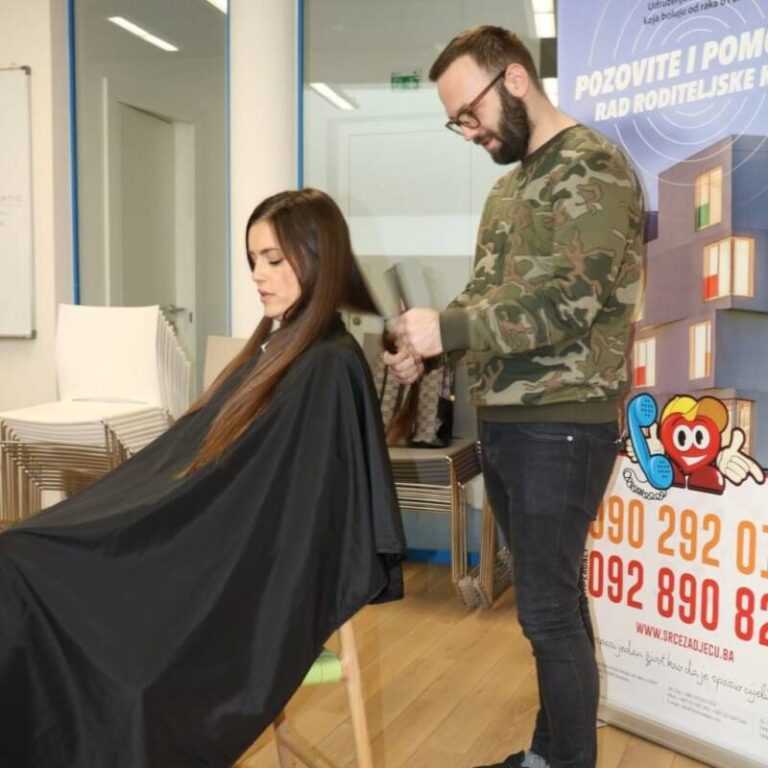 Amra Džeko uz suze radosnice po drugi put donirala kosu bolesnoj djeci