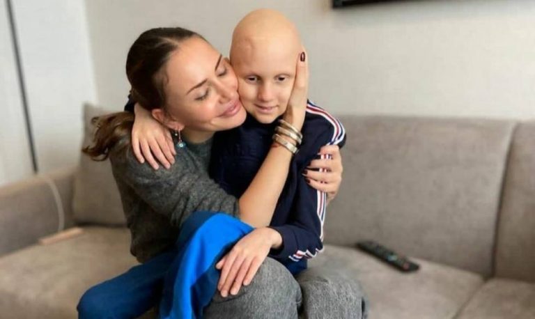 Emina Jahović posjetila bolesnog dječaka: Ima dirljivu poruku