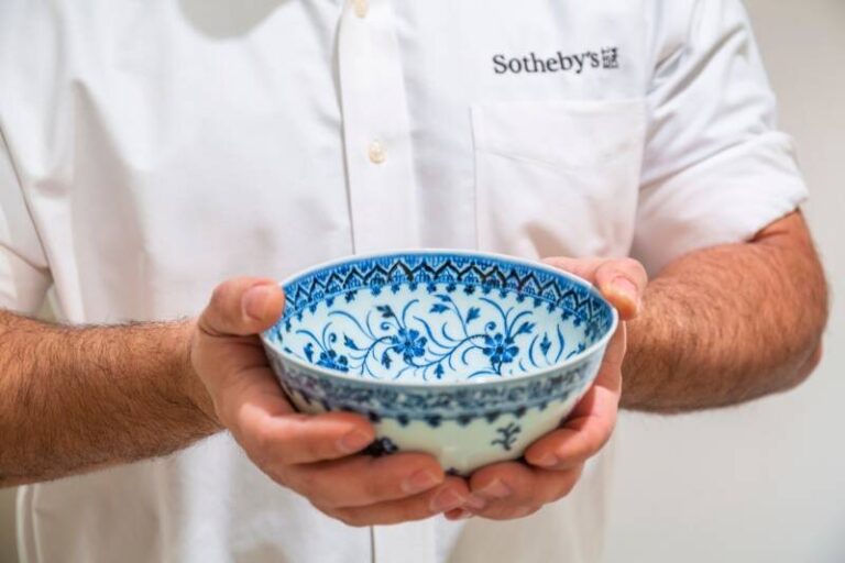 Kupili zdjelicu na rasprodaji, a onda je na aukciji prodali za više od 720.000 dolara