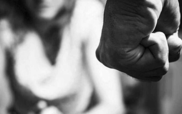 BRUTALNO NASILJE U BIH: Pretukao snahu kutlačom dok je u naručju držala bebu