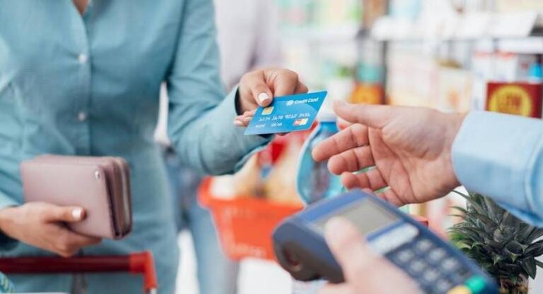 Provlačenje kreditne kartice potiče isti osjećaj kao kokain