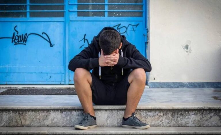 Lockdown i pandemija su slomili mlade: Ovo je slično ratnom stanju, psihijatrijski odjeli su puni tinejdžera