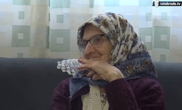 Nena Tima sa 90 godina krati vrijeme razbijajući orahe (VIDEO)