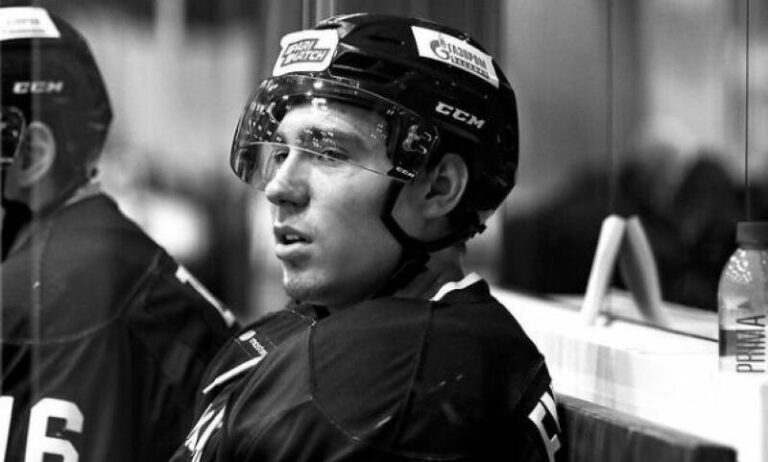 Devetnaestogodišnji hokejaš preminuo nakon što ga je pak pogodio u glavu