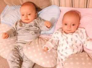 bebe bliznaci robertssupertwins