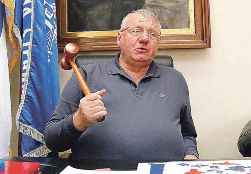 f135342d641676cc081a60936bcd156a