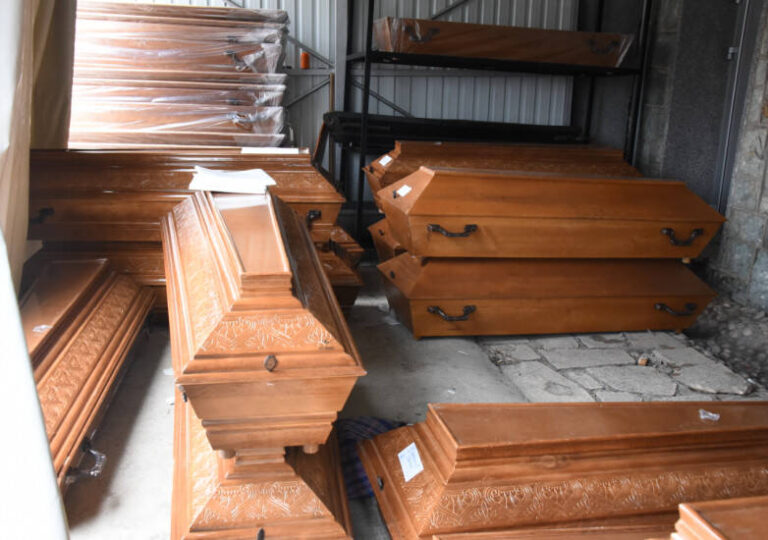 Grobari jedva stižu ukopati preminule