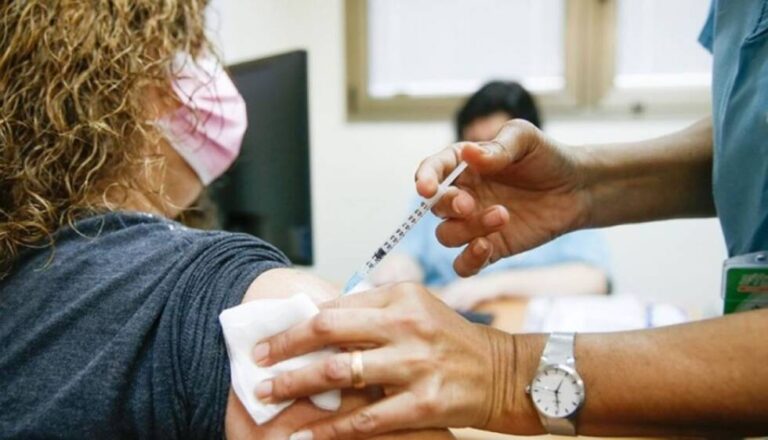 Novo istraživanje: Koliko su vakcinacijom zaštićene osobe koje su imale COVID-19