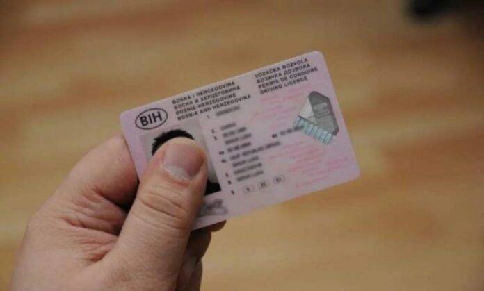 Kupio vozačku dozvolu: U kafiću na granici sa BiH dao 1.200 eura