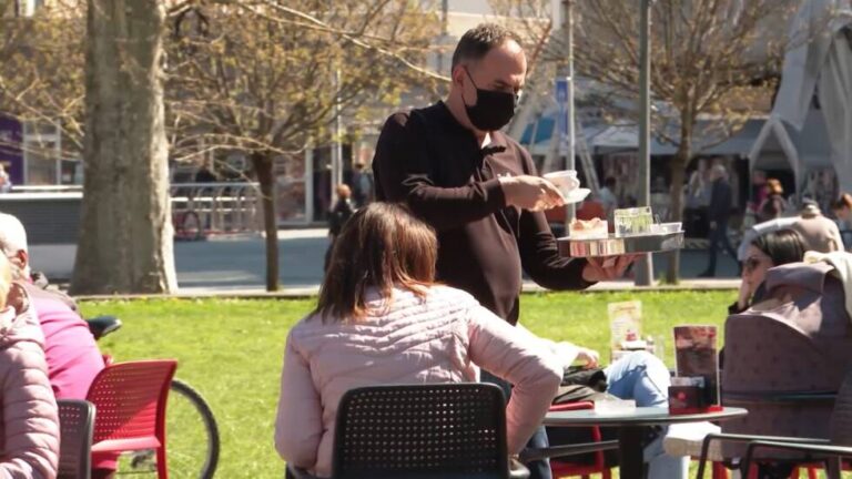 Ublažavaju se mjere u dijelovima BiH: Otvaraju se bašte, djeca u klupama