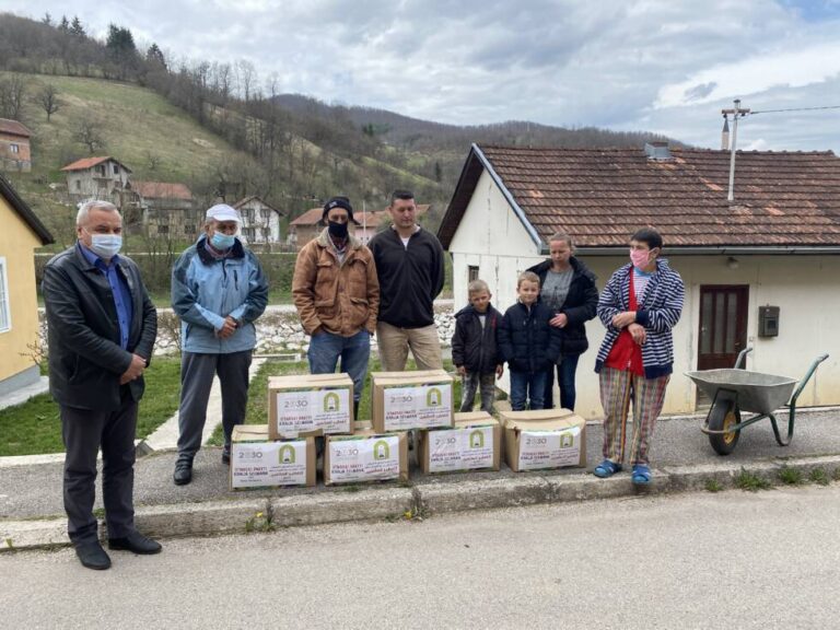 Crveni križ FBiH: Podijeljene desetine ramazanskih paketa