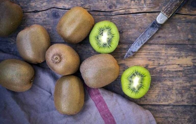 Kora mu je čak jestiva: Evo kako se kivi jede