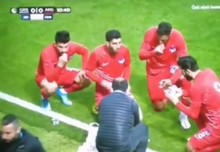 Scena koja je oduševila muslimane širom svijeta: Turci prekinuli utakmicu kako bi fudbaleri mogli iftariti (VIDEO)