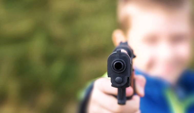 Tragedija u SAD-u: Dječak star tri godine u stanu našao oružje i ubio osmomjesečnu bebu!