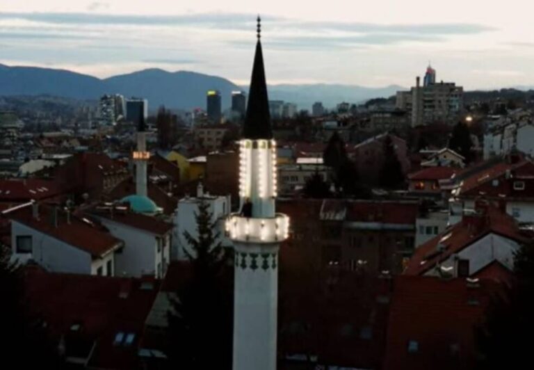 Poslušajte predivno učenje ezana hafiza Alilija