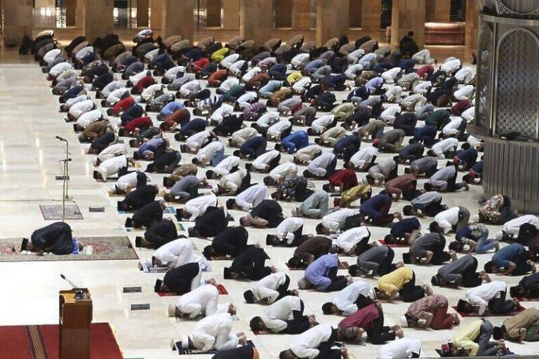 Ramazan u svijetu: Muslimani u Indoneziji klanjali prvu teraviju