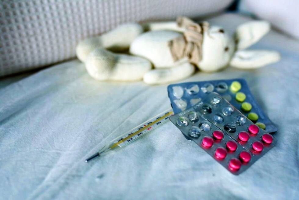 djeca lijekovi tablete igracke toplomjer pexels