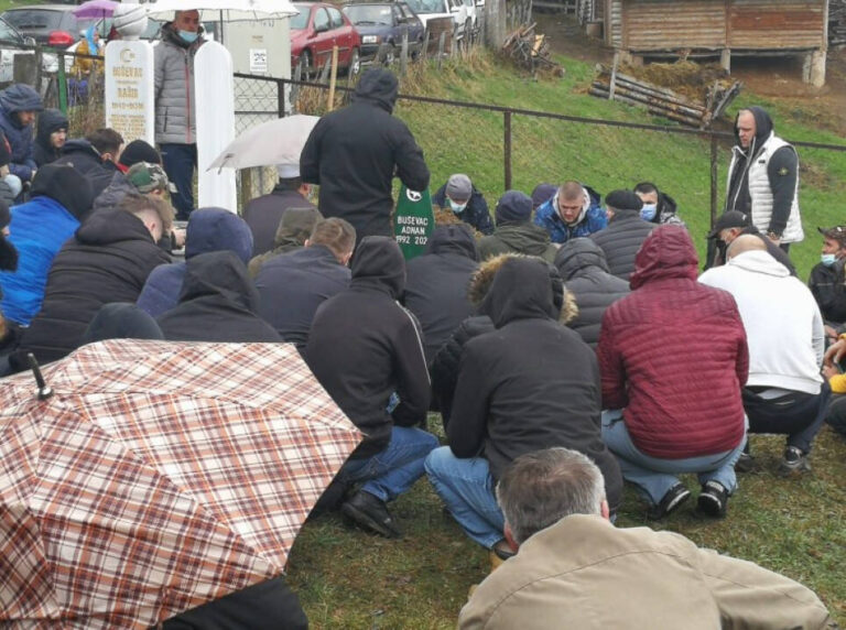 Tuga kod Olova: Obavljena dženaza i ukop Adnanu Buševcu koji je poginuo u stravičnoj nesreći na autoputu